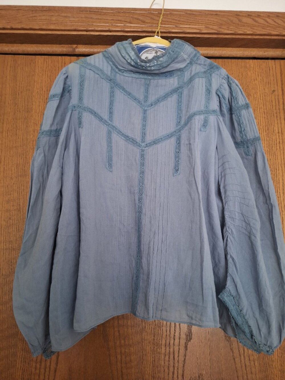 DÔEN Blue Cotton Blouse with Lace Detail